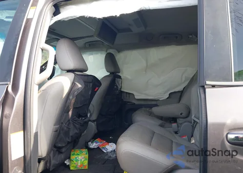 2015 Toyota Sienna Xle Premium 8 Passenger z USA, uszkodzony, nr VIN 5TDYK3DC2FS655785